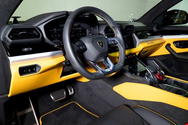 Used 2025 Lamborghini Urus SE for sale $308,991 at Aston Martin Walnut Creek in Walnut Creek CA 94596 3