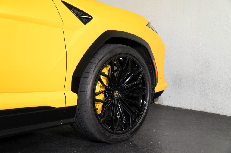 Used 2025 Lamborghini Urus SE for sale $308,991 at Aston Martin Walnut Creek in Walnut Creek CA 94596 9
